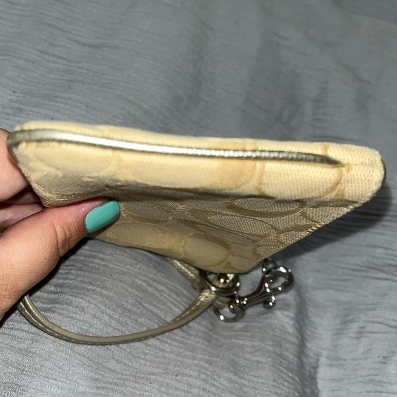 Coach Est 1941 New York Beige Wristlet, Vintage - Picture 12 of 14